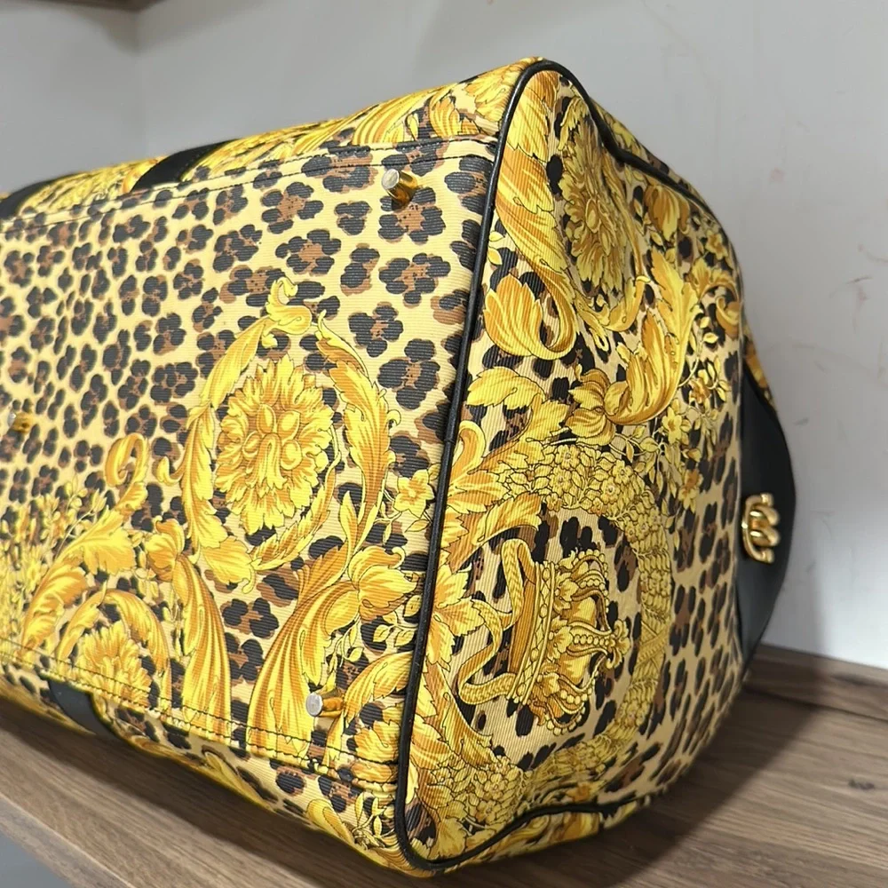 🔥Versace 2Way Travel Bag 🔥 - Picture 10 of 16